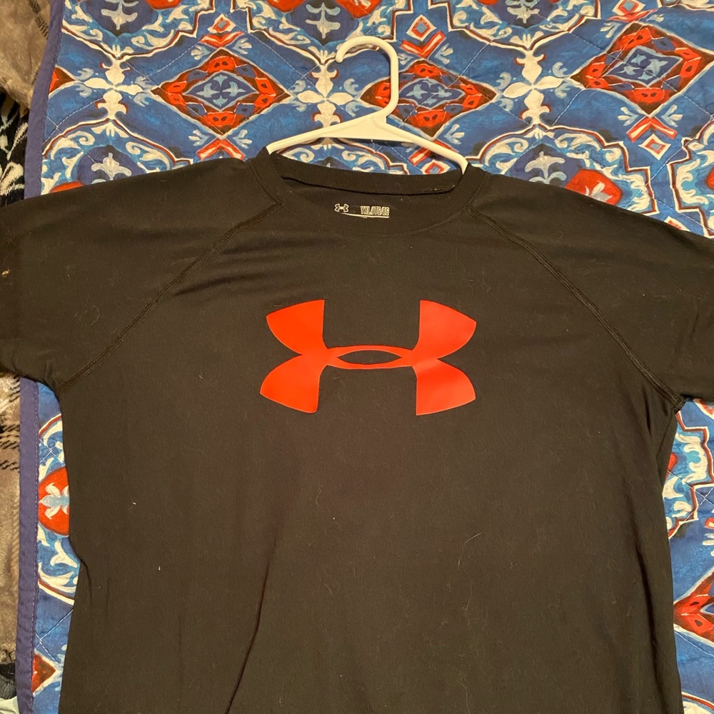 Boys under Armour shirt